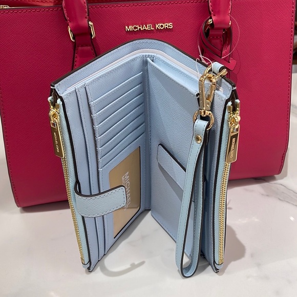 MICHAEL KORS LARGE DOUBLE ZIP WRISTLET WALLET PHONE CASE CLUTCH 
Vista Blue - Picture 10 of 16